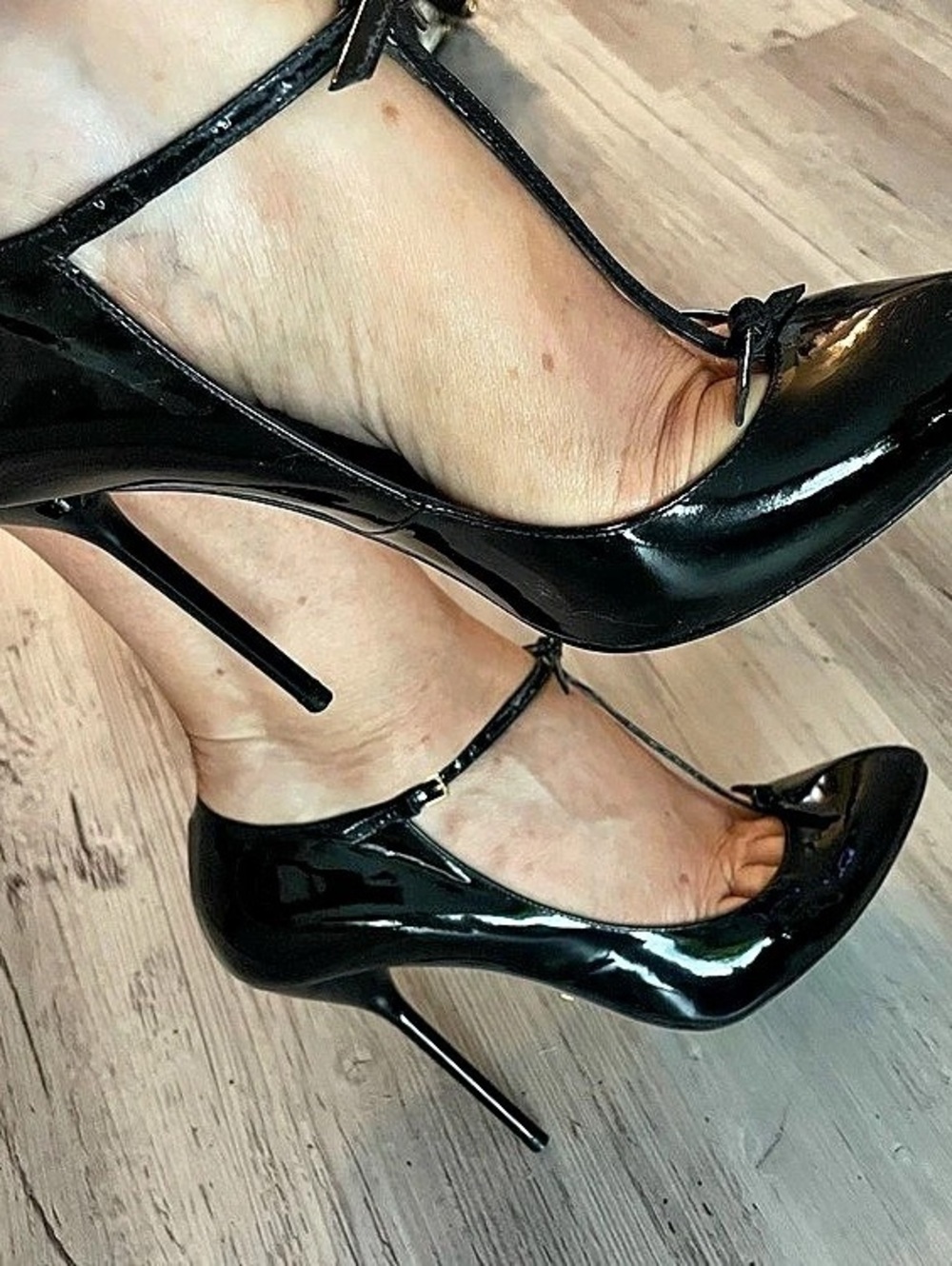 Gucci Patent Leather T-Strap Bow Pumps Black Heels